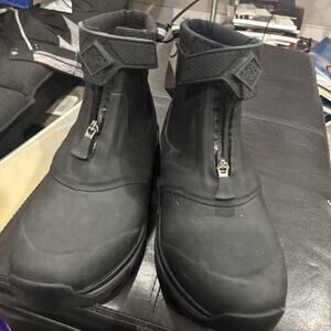 Men’s MUCK BOOTS APEX MID ZIP ANKLE BOOT BLACK Sz 8 NWT NO BOX